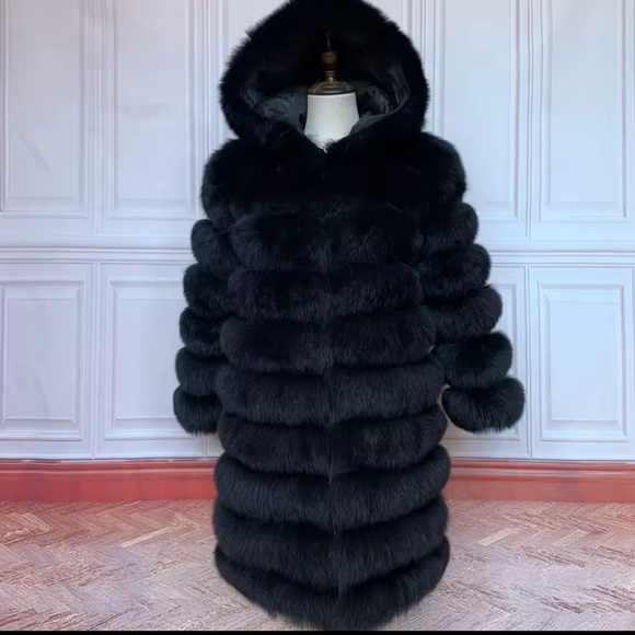 Luxurious Black Fur Coat with Hood real fur - Picture 2 of 4